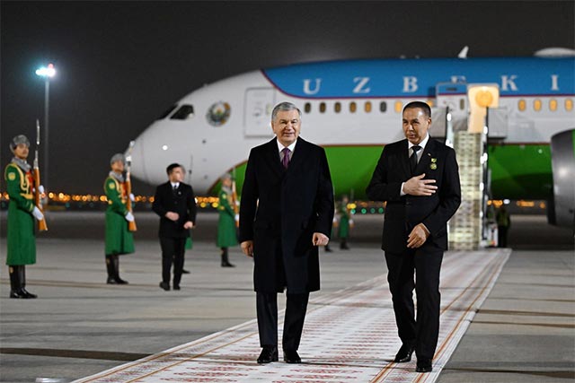 President of Uzbekistan Arrives in Ashgabat to Participate in International Forum on Peace and Trust
