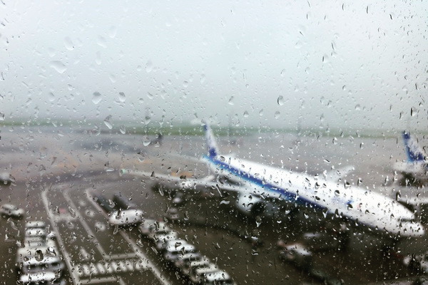 Planes flying to Tashkent from Moscow and Mineralnye Vody left for an alternate airfield