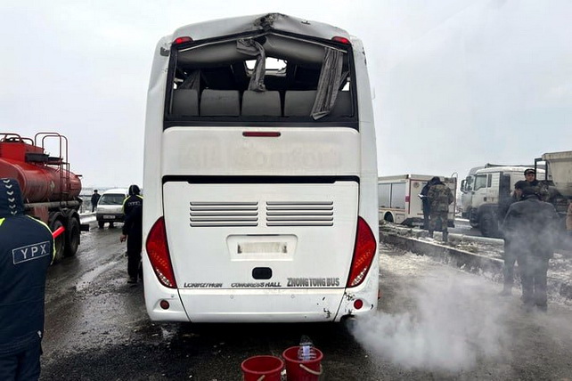 Samarqand viloyatida avtobus ag‘darilib ketdi