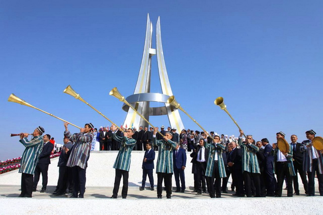 Heads of states inaugurate the Friendship Stele of Uzbekistan, Tajikistan, and Kyrgyzstan