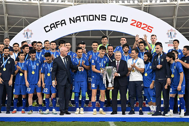 President Presents Trophy to Uzbekistan’s National Team — Winners of the CAFA Nations Cup