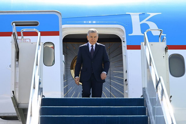 President of Uzbekistan Arrives in Belarus