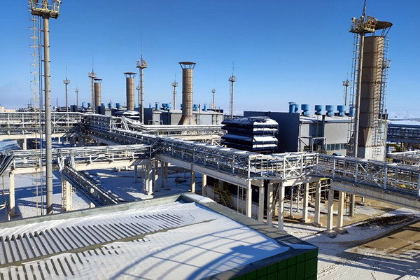 Stable operation of compressor stations, stopped in an emergency, restored