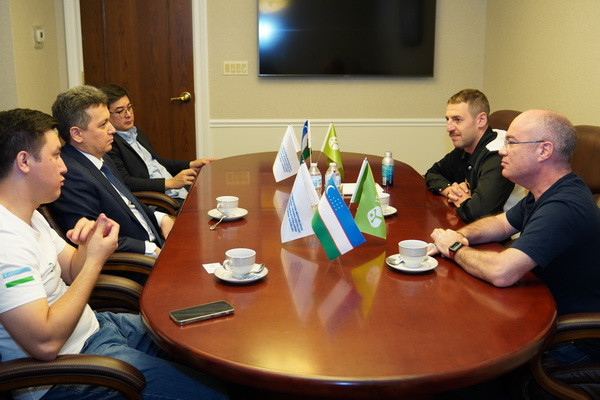 The Minister of ICT meets with the head of the investment fund Reface and Roosh Ventures in the USA