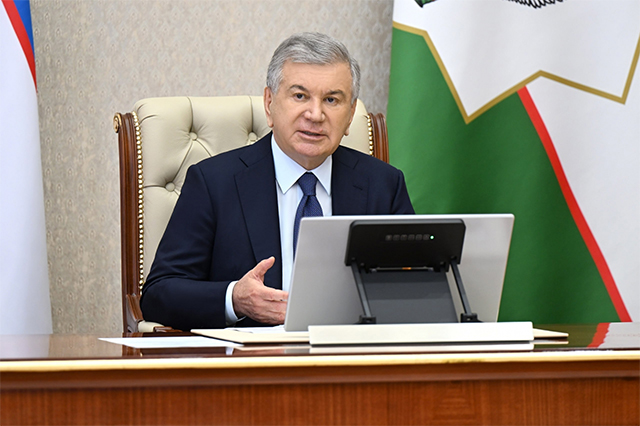 Mirziyoyev charm va poyabzal sanoatini rivojlantirish masalalarini muhokama qildi