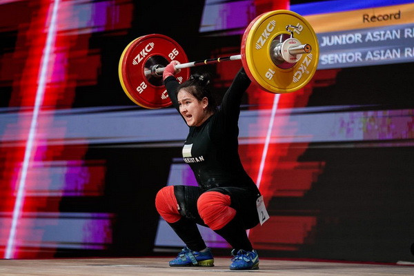 Uzbek female athletes win medals of Asian Weightlifting Championship