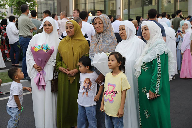 First Flight Carrying Returning Hajj Pilgrims Arrives in Tashkent