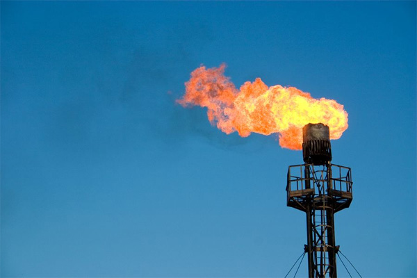 Countries and oil companies agree to end routine gas flaring