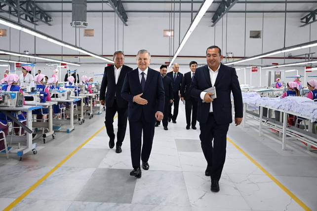 President familiarizes himself with knitwear production at "Faiz-M"