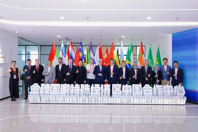 Tashkent Pharma Park вакиллари БРИКС мамлакатлари саммитида Ўзбекистоннинг фармацевтика кластери тақдимотини ўтказдилар