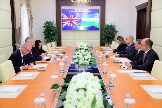 Adliya vaziri Buyuk Britaniya elchisi bilan uchrashdi