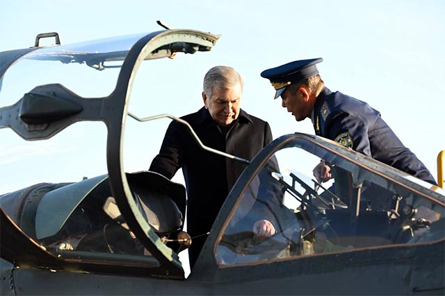 Prezident Shavkat Mirziyoyev Chirchiq aviatsiya taʼmirlash zavodiga tashrif buyurdi