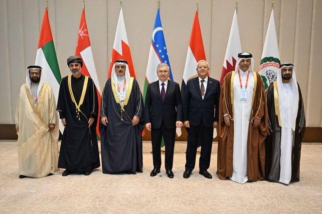 President of Uzbekistan meets with leaders of Arab Parliaments