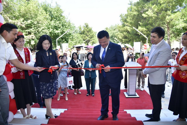 Xinwey Institute and Smart Chinese Language Center Opened in Navoi