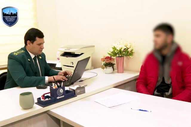 Haydovchi uxlab qolgan yo‘lovchi nomiga 12 mln so‘m mikrokredit rasmiylashtirdi