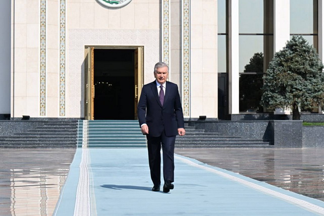 Shavkat Mirziyoyev Departs for Working Visit to Kazakhstan