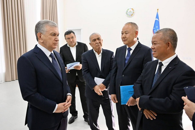 President of Uzbekistan meets with foreign investors