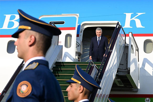 President of Uzbekistan Arrives in Azerbaijan