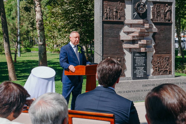 “Leningrad Monument” Opens in Tashkent to Mark 80th Anniversary of Victory