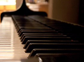 Young Uzbek pianist gives solo concert in France