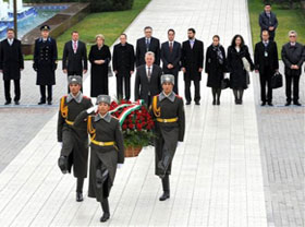 Pal Schmitt visits Independence Square, Amir Temur Museum