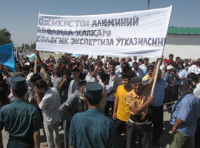 Пикет на железнодорожном вокзале в г. Термез