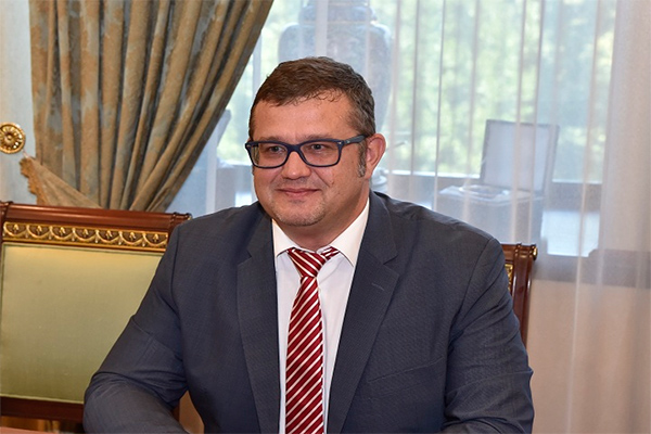 Латвия Элчиси билан учрашув