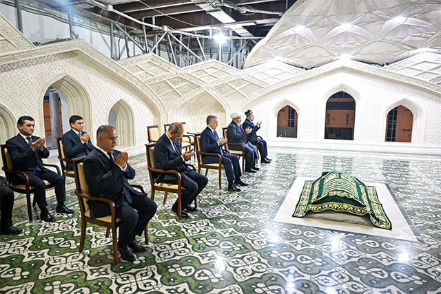 Uzbek President visits Imam Bukhari Complex