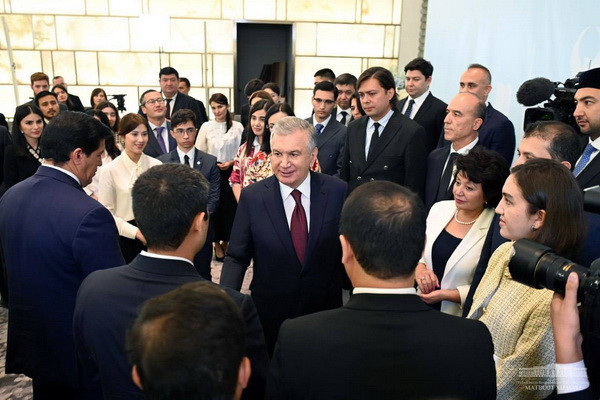 Ўзбекистон Президенти ватандошлар билан учрашди