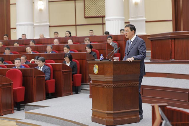 Parliament Reviews Uzbekistan’s Draft 2026 State Budget: GDP Growth 6.6%, Social Spending 55%