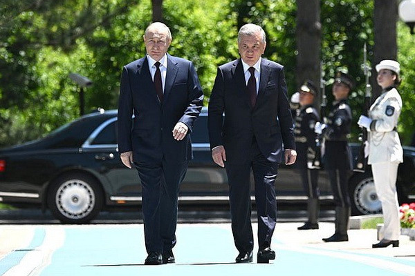 Россия Президентини тантанали кутиб олиш маросими бўлди