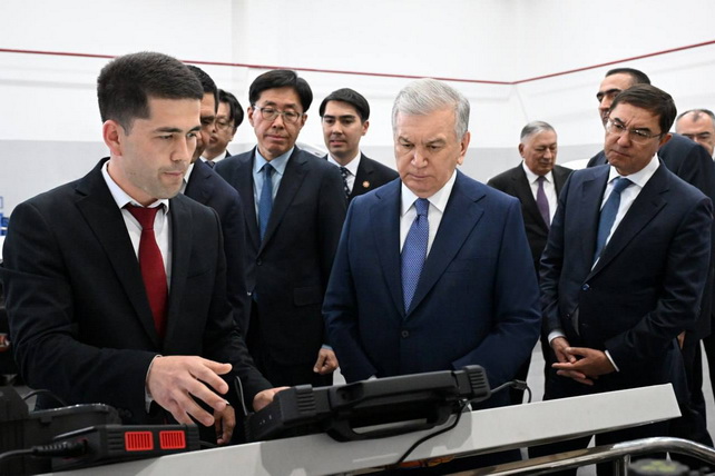 President Shavkat Mirziyoyev visits Regional Skills Development Center in Urgench