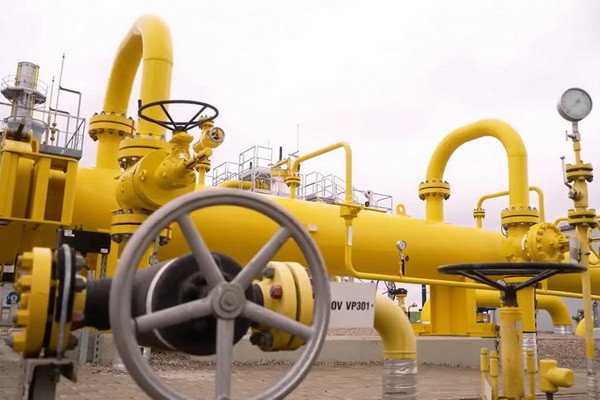 Uzbekistan imports gas from Turkmenistan for more than US$1 billion.