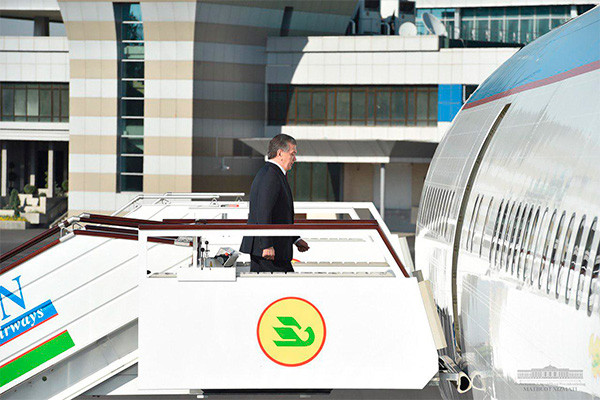 President of Uzbekistan Departs for Qatar