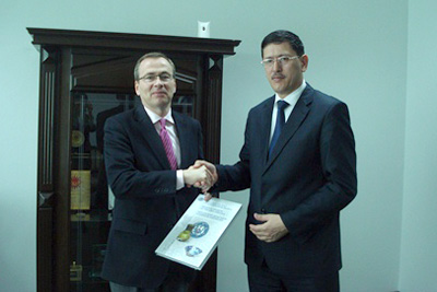 Uzbek culture minister receives French envoy
