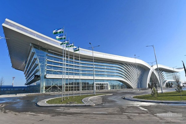 Samarkand Airport Barrier Crashed by High-Speed Cobalt Driver