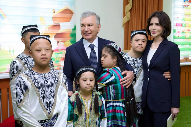 President of Uzbekistan visits the “Imkoniyatlar Olami” Center in Andijan