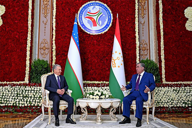 Shavkat Mirziyoyev and Emomali Rahmon hold meeting in Khujand