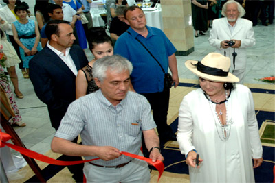 Alexander Viner art-exhibition opens in Tashkent