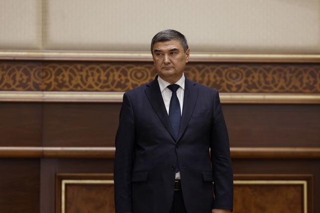 O‘zbekiston Senati Alisher Usmonovni Oliy sud raisining birinchi o‘rinbosari lavozimiga tasdiqladi