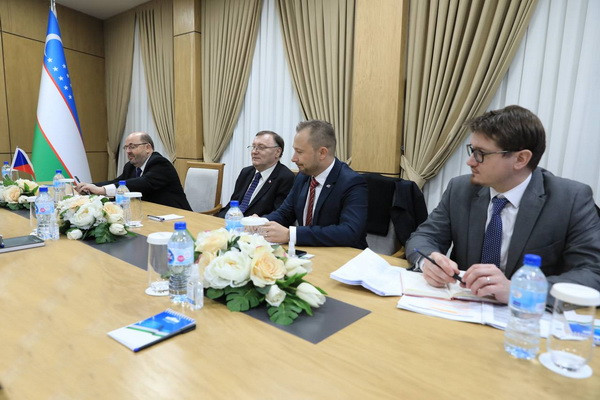 A meeting takes place with the director of the Prague International Airport