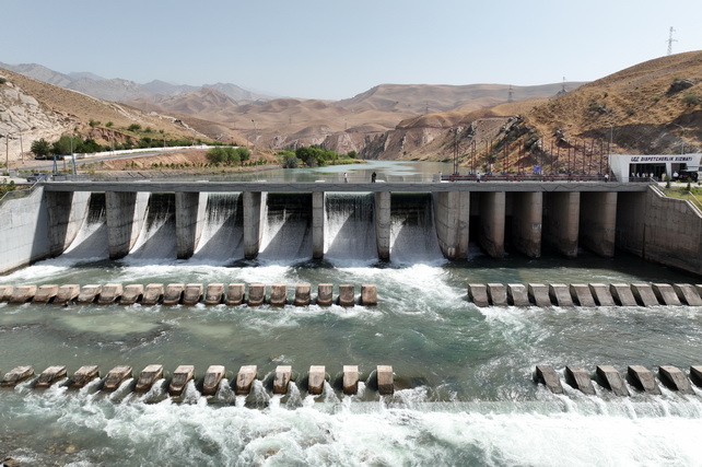 Elektr energiyasi ishlab chiqarishning umumiy hajmi ortdi, ammo yirik korxonalarda generatsiya kamaydi