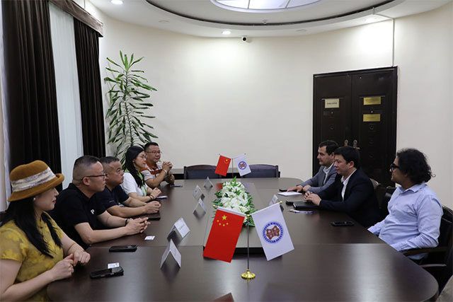 Xitoyning Xianfeng kompaniyasi O‘zbekistonda poyabzal ishlab chiqarishni ochadi