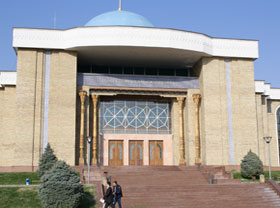 Tashkent hosts exhibition dedicated to Chingiz Ahmarov
