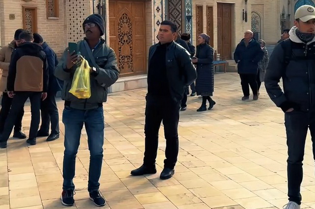 Top Gear France team arrives in Uzbekistan