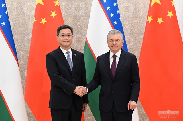 Shavkat Mirziyoyev meets with Minister of Finance of China