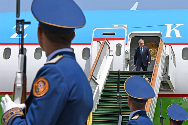President of Uzbekistan Arrives in Baku