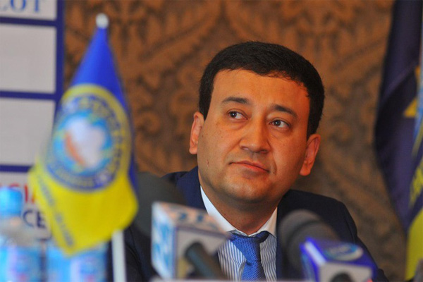 Умид Аҳмаджонов ФИФА таклифига кўра Англияга жўнаб кетди