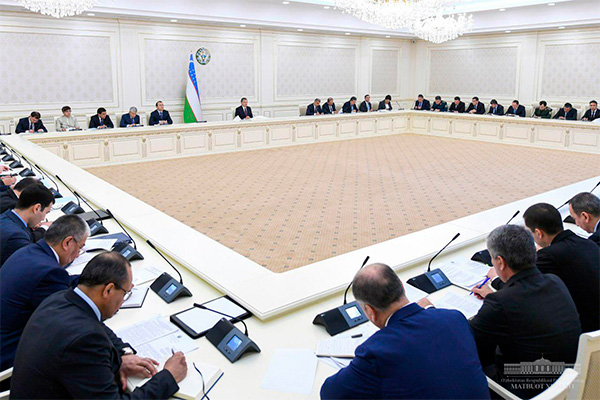 Uzbek leader holds meeting to consider tax reforms