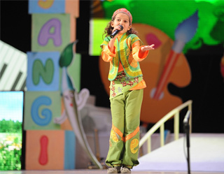 Gulnara Karimova awards laureates of Yangi Avlod